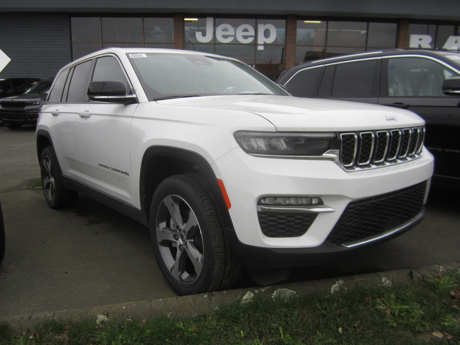 2023 Jeep Grand Cherokee in Victoria, British Columbia, 68,125